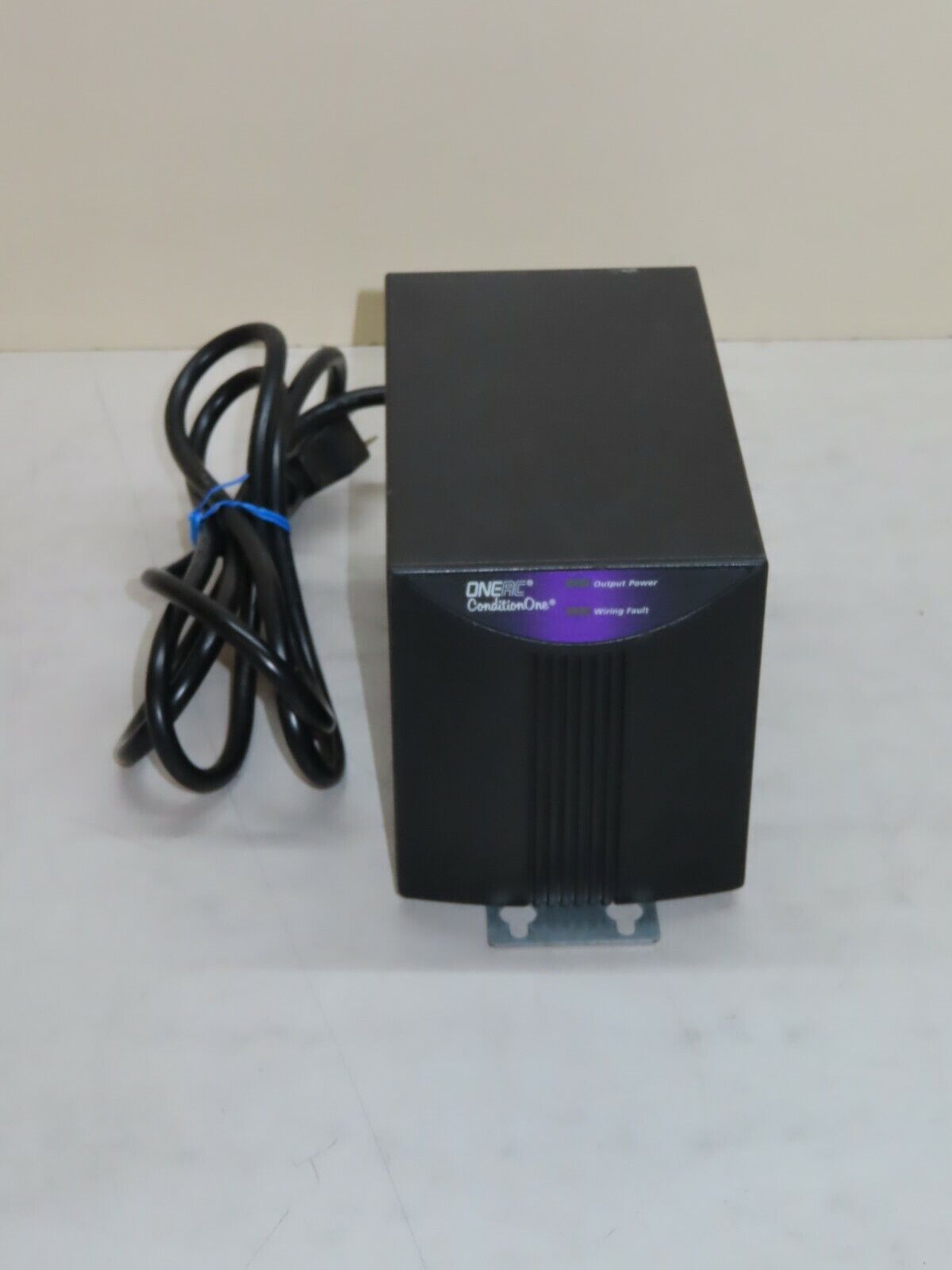 Oneac Pc360at S4sw 3 Amp 120v Power Conditioner 120v 3a 4 Outlet